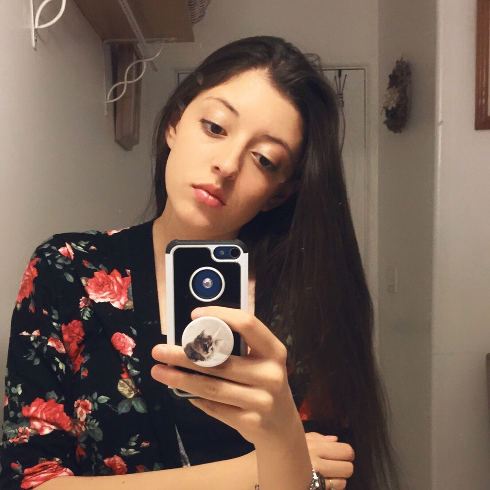 Meet your Posher, Elisa